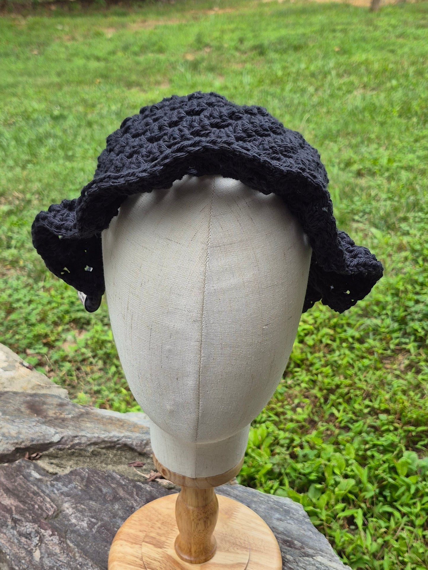 Granny Stitch Bucket Hat, size Medium