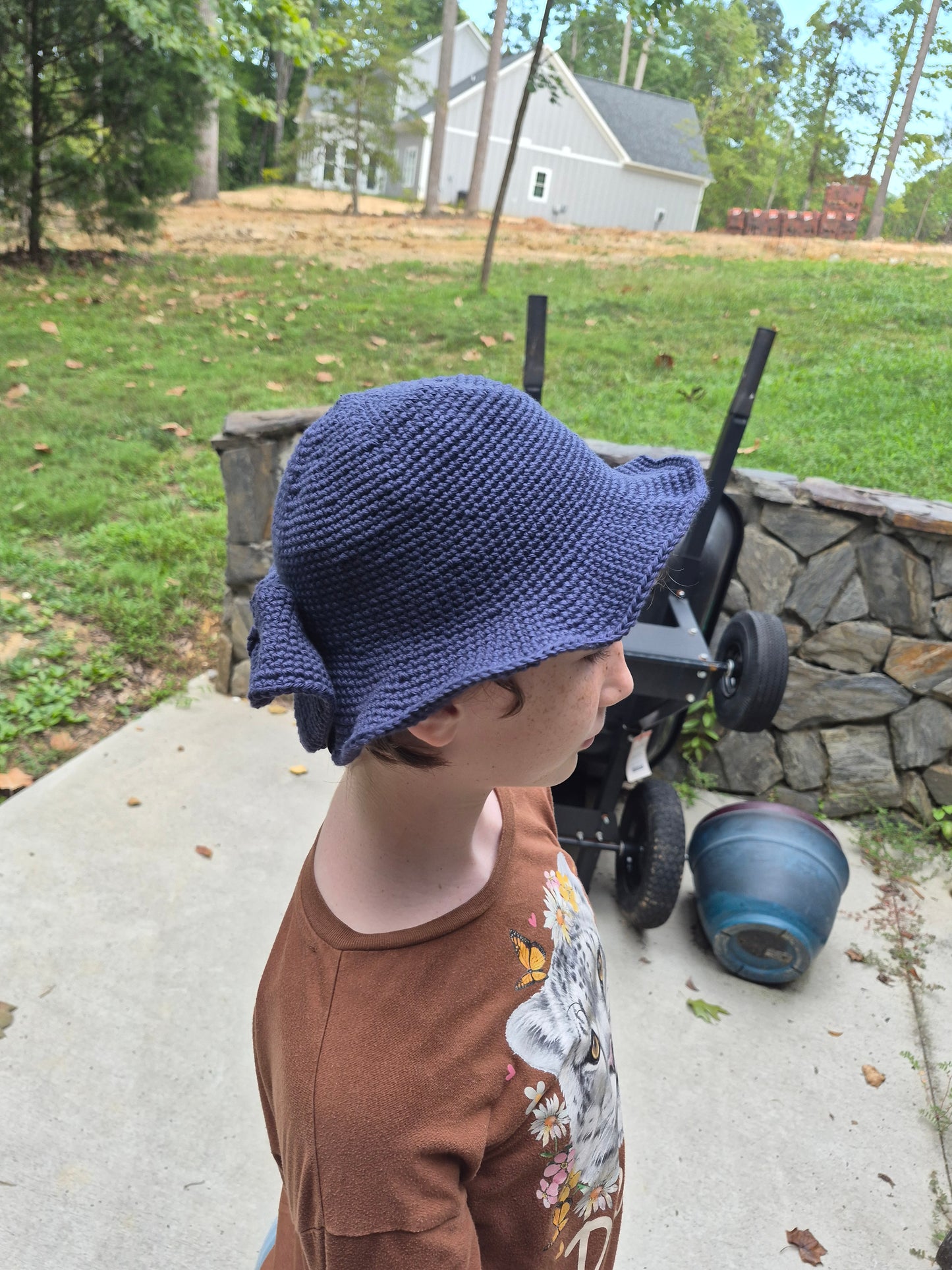 Crocheted sun hat with bows